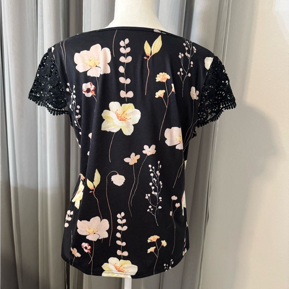 SHEIN Black Floral V Neck Crochet Sleeve Blouse Size L Lightweight Top - Picture 3 of 5